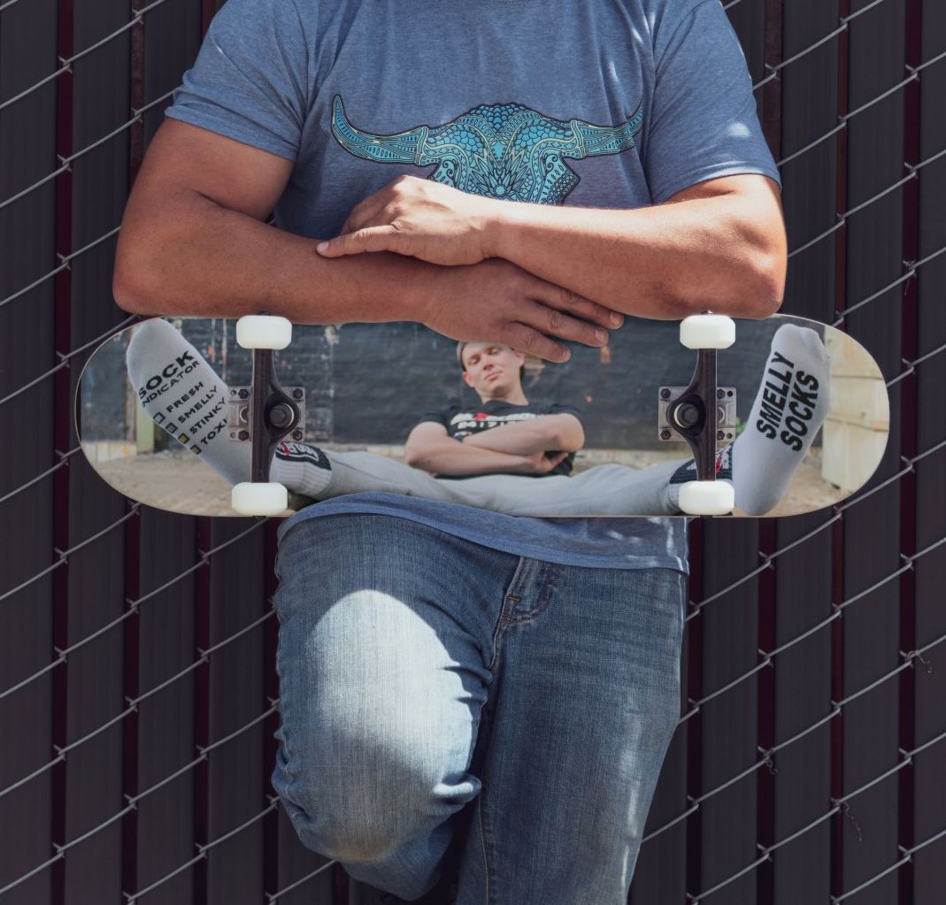 Limited Sk8erboy skateboard from the USA, made of American maple wood and crafted by a pro, now exclusive at Sk8erboy. For wall decor or with mounted wheels, grip and trucks, also usable in the halfpipe, with Sk8erboy Smelly Socks model underneath.